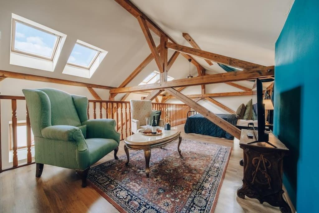 Magnificent Historical Penthouse In The Heart Of Prague Leilighet Eksteriør bilde