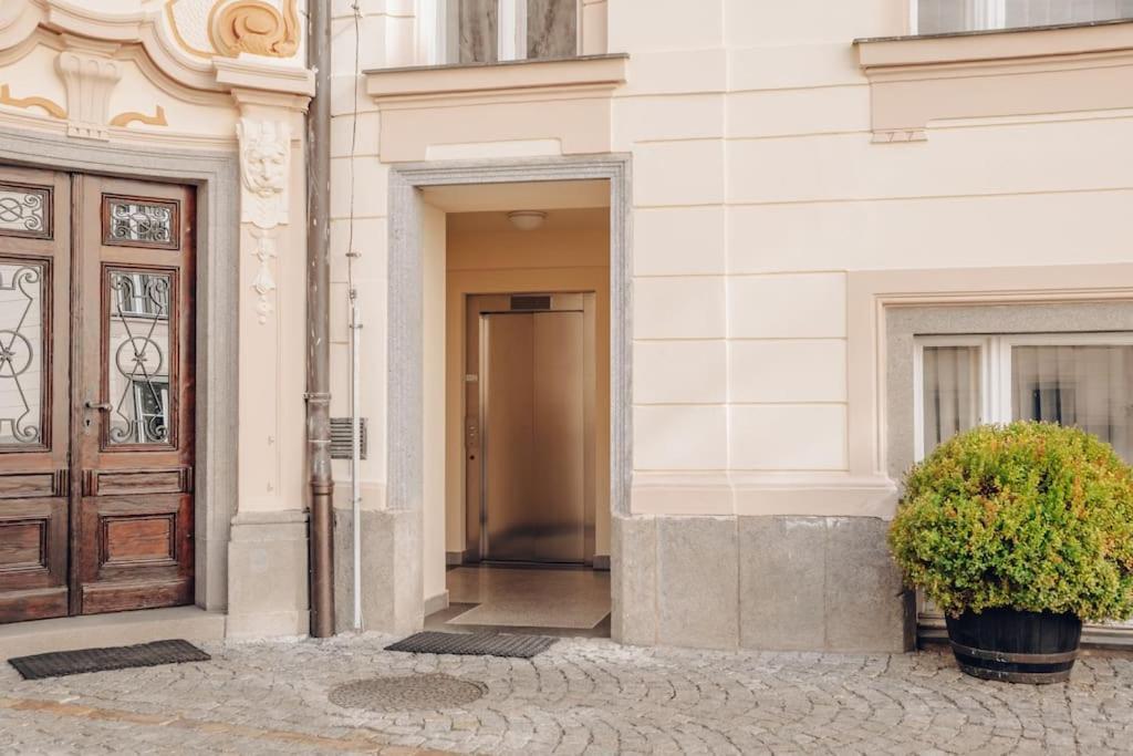 Magnificent Historical Penthouse In The Heart Of Prague Leilighet Eksteriør bilde