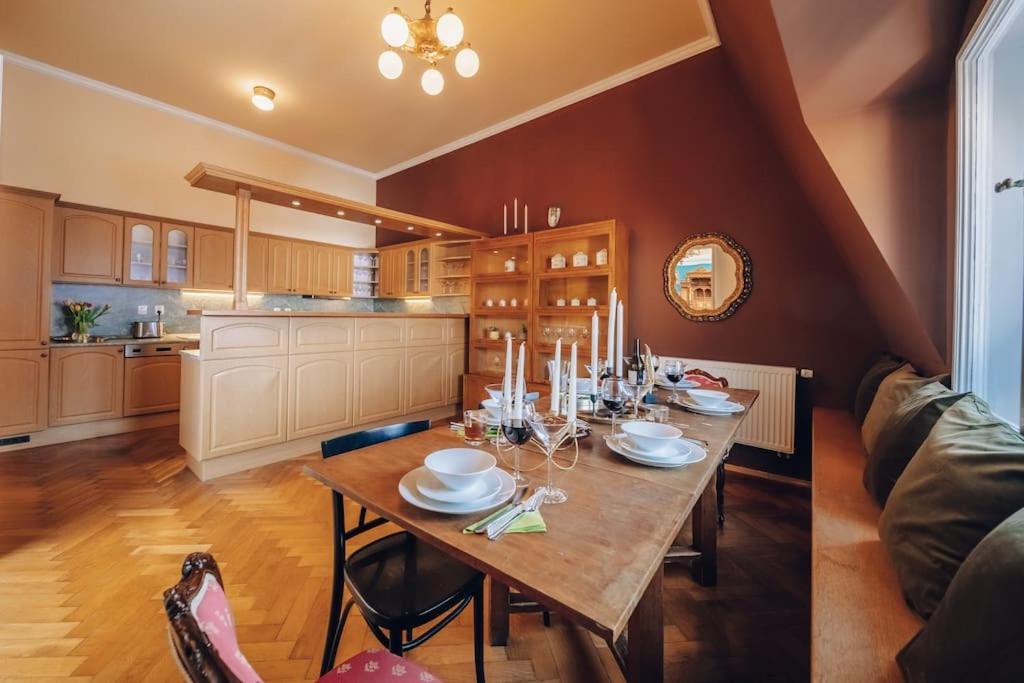 Magnificent Historical Penthouse In The Heart Of Prague Leilighet Eksteriør bilde